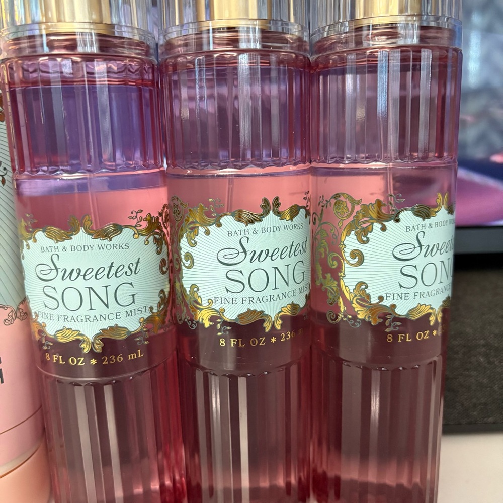 Moisturizing Body Wash and Mist Set - Pink and Blue BBW SWEETEST SONG BUNDLE - Picture 2 of 7